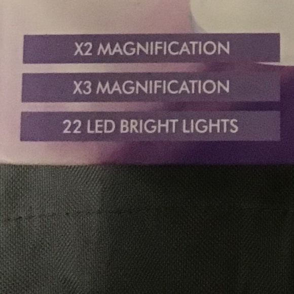 NWOT MAGNIFYING MIRROR WITH TOUCH SENSITIVE - Picture 3 of 7